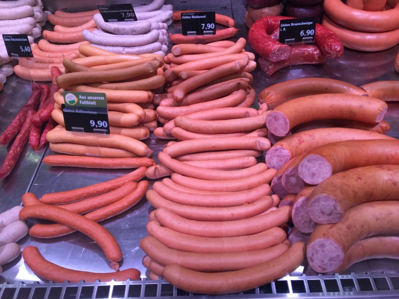 charcuterie-REVEST LES ROCHES-min_sausages_meat_butchery-1069321